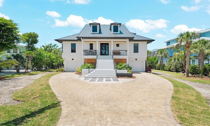 Sanibel House | Pelican's Perch: Gorgeous West Gulf Pool Home. WOW