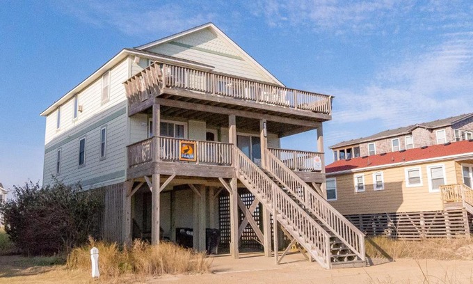 Sea Retreat House | Pelican Watch