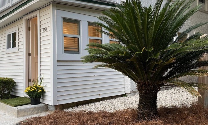 Fairhope Apartment | Pelicans House at The Bayhouse and Bungalows of FH