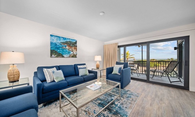 Sanibel Condo | Pelicans Roost 107: Corner Unit with Gulf Views!