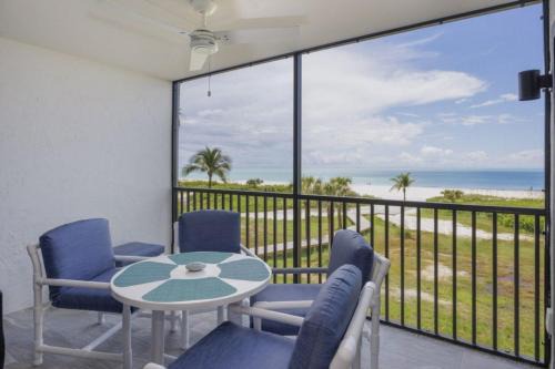 Sanibel Apartment | Pelicans Roost 202 condo