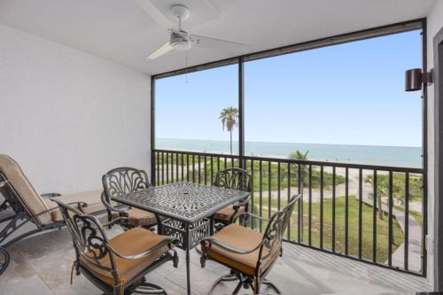 Sanibel Apartment | Pelicans Roost 304 condo