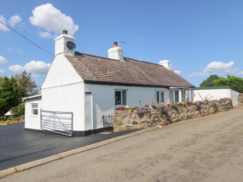 Llanddaniel Fab House | Pen Bonc