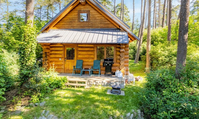 Oak Harbor Cabin | Penn Cove Overlook - Cabin with Loft