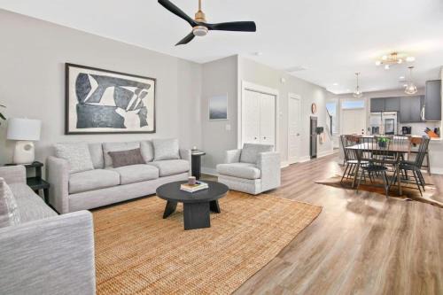 North Charleston House | Penny Lane Park Circle 15m dwtn CHS