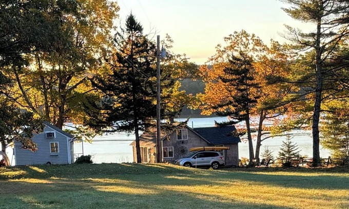 Penobscot Cottage | Penobscot Bay Cottage. Saturday-to-Saturday rentals. Pet Friendly. Waterfront.