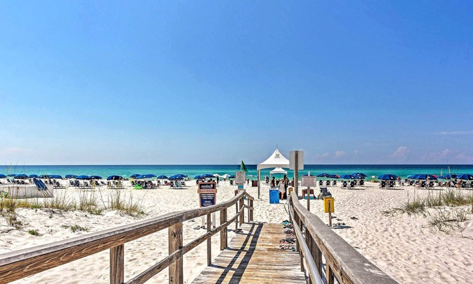 Pensacola Beach Apartment | Pensacola Beach Penthouse w/View + Pool Access!