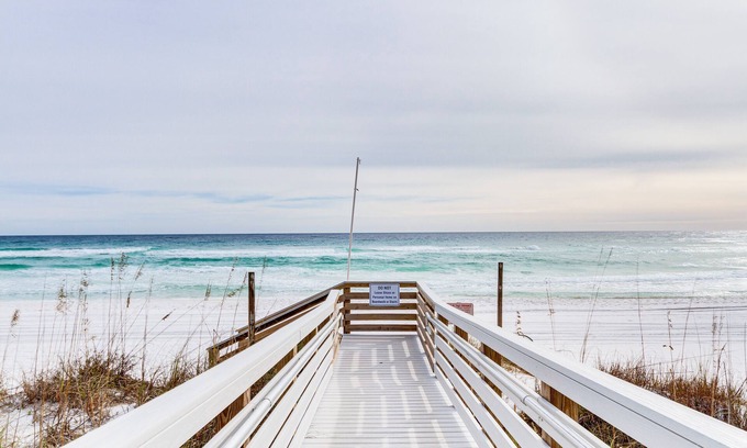 Pensacola Beach Condo | Pensacola Beach Condo w/Patio & Access to Beach!