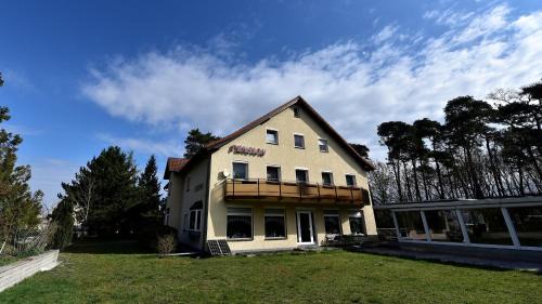 Ottendorf-Okrilla Bed & Breakfast | Pension Schwesinger