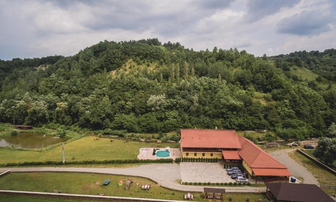 Calinesti House | Pensiunea Cosău