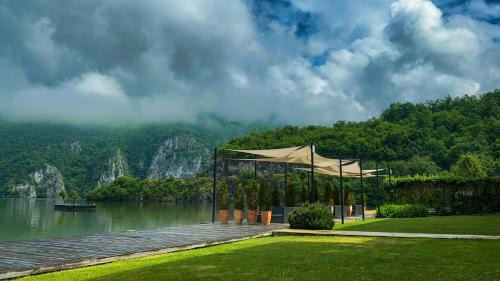 Eselnita Hotel | Pensiunea SEPTEMBRIE