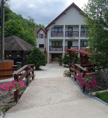 Rosia House | Pensiunea Valea Toplitei