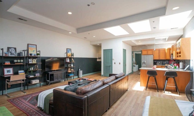 Downtown Nashville Condo | Penthouse Above Music & Bars