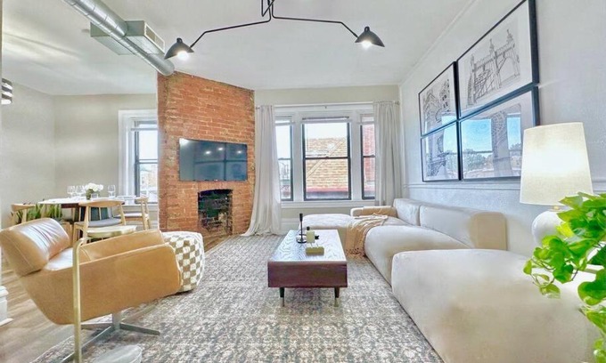 Bloomfield Apartment | Penthouse at The Warhola Bloomfield by Luxe PGH