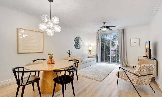 Grandview Heights Apartment | Penthouse Chic in Downtown WPB - 1BR Condo w/Pool, Gym & Garage Parking