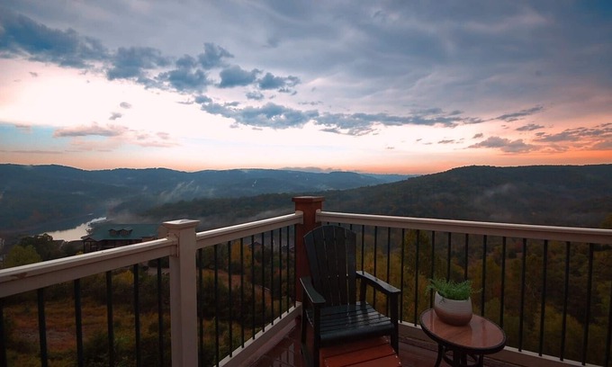 Indian Point Condo | Penthouse Condo - AMAZING Views - Indian Point - Sleeps 6-8