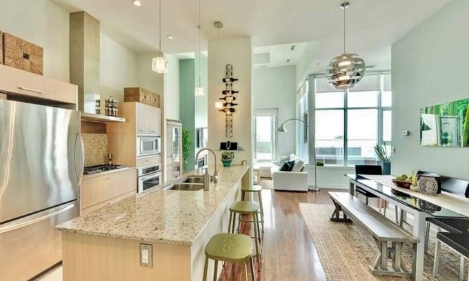 Southwest Edmonton Condo | Penthouse Condo + Roofdeck/hot tub