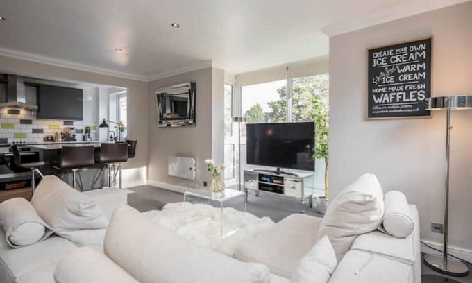 Sunninghill Apartment | Penthouse High Spec Flat Ascot