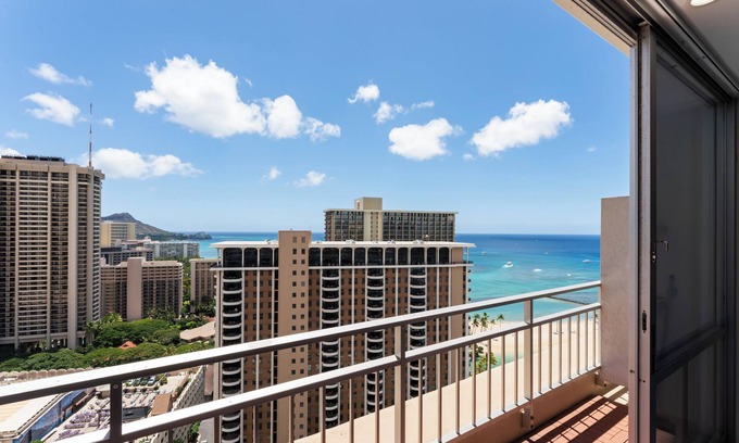 Waikiki Condo | Penthouse Ocean View 2 Bedroom sleeps 8