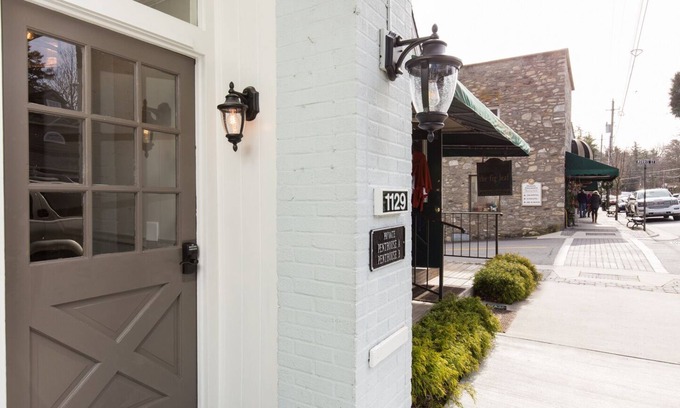 Blowing Rock House | Penthouse on Main B Upscale 2BR/2BA Penthouse on Main Street in Blowing Rock