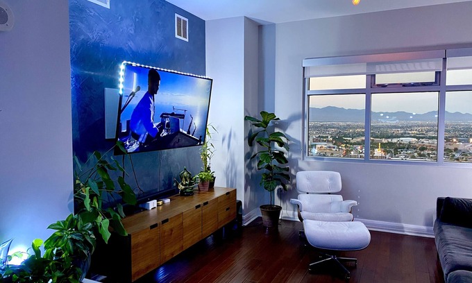 Downtown Las Vegas Condo | Penthouse One Bedroom Sonos Sound + Philips Hue Immersive Lighting