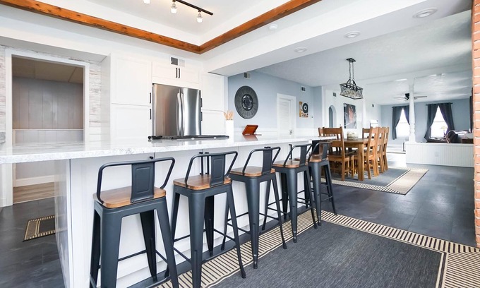 Sandusky House | Penthouse Suite* 5-mins to Cedar Point