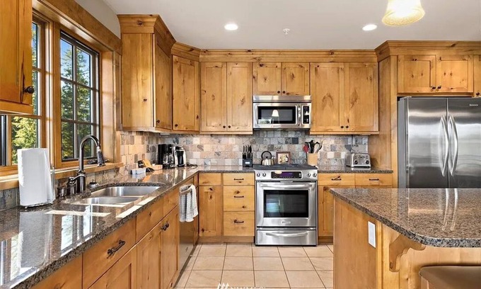Cle Elum Condo | Penthouse VIEW 2 Bedroom Trailhead Condo in Suncadia