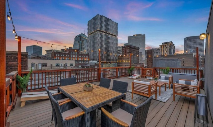 Gateway District Apartment | PENTHOUSE | WALK B-BALL | PRIVATE ROOFTOP PATIO