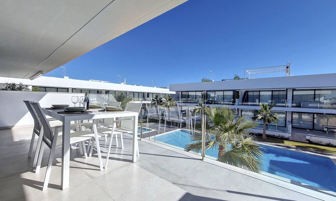Mar de Cristal Apartment | Penthouse with roof terrace and pool views