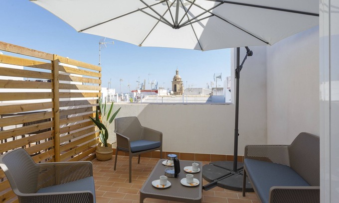Old Town Apartment | Penthouse with terrace - BRUJULA by Cadiz4Rentals