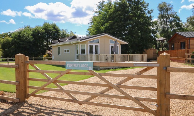 Pentney Cottage | PENTNEY LODGE, pet friendly, with a garden in Middleton, Norfolk