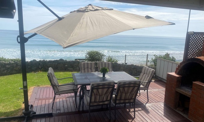 Pukehina House | Penzance - Perfect Bach for 2 Familiesn Max 6Adults 4Children