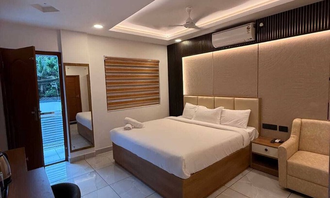 Edapalli Hotel | PEPPER COAST SUITES