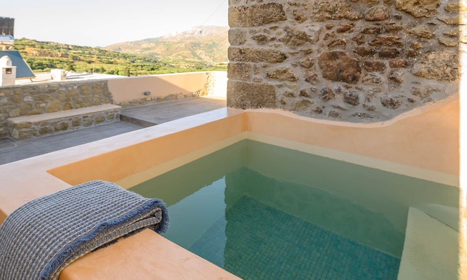 Sitia House | Pera Chorio - Daphne: Artist's stone house with countryside views