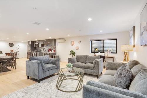 West Bellevue Apartment | Perch - Bellevue Splendor Fern Suite