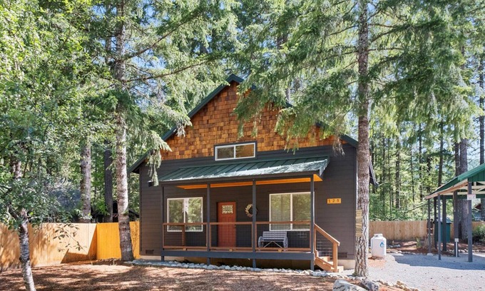 Paradise Estates Cabin | Perch - Cozy Pines: Nature's Escape! Cabin Retreat w/Private Hot Tub