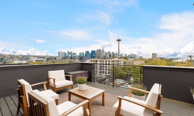 Lower Queen Anne House | Perch – Modern 3BR/3.5BA Near Space Needle | Great Views!