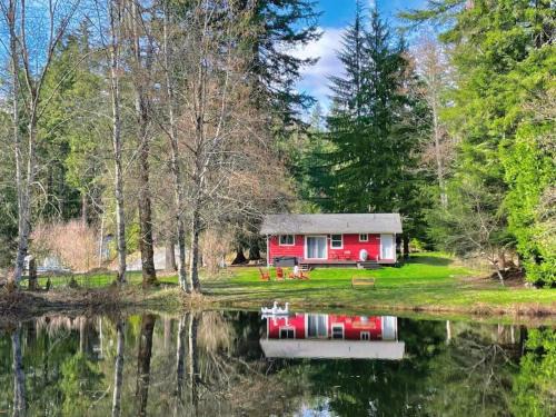 Paradise Estates House | Perch - Red Cabin On The Lake