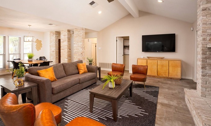 Woods of Shavano House | Perf Location! *️3/2 Centrally Located Entire House *️ Six Flags Fiesta Texas *️ San Antonio Attraction