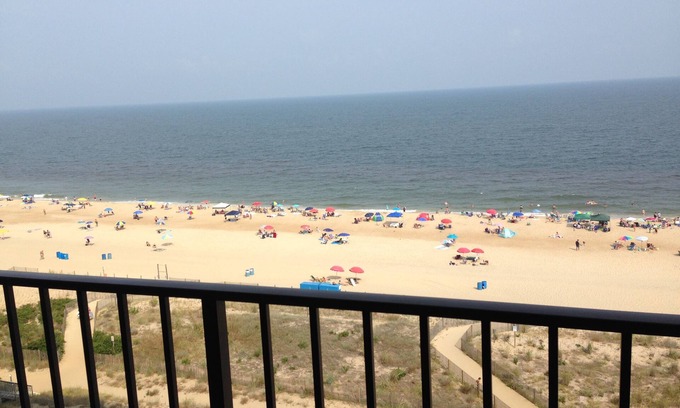 North Ocean City Condo | Perfect 10 Oceanfront@The Plaza-2BR 2BA,Pools,Hot Tub,Beach Bar