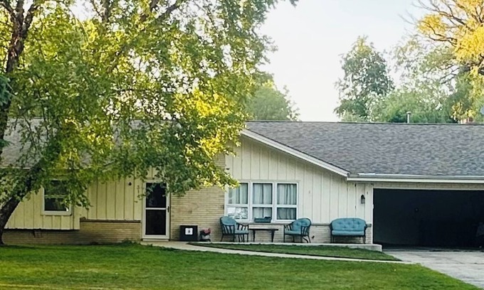 Racine House | Perfect 2024 RNC Milwaukee 4 Bedroom and 1 Bath