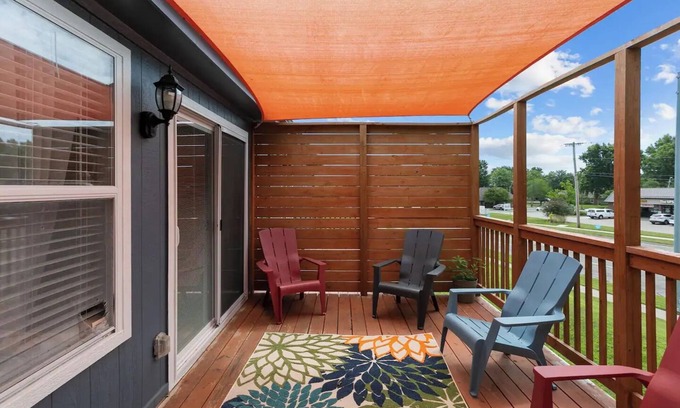 Waldron Apartment | Perfect 3 BR Home in North KC near the Airport!