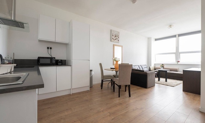 Smethwick Apartment | Perfect Base to Explore Birmingham and Beyond