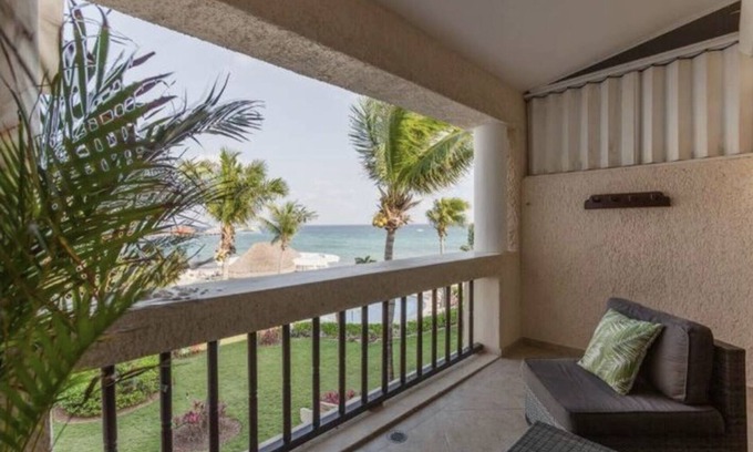 Playacar Condo | Perfect Beachfront Retreat for Couples: Steps to the Sandn