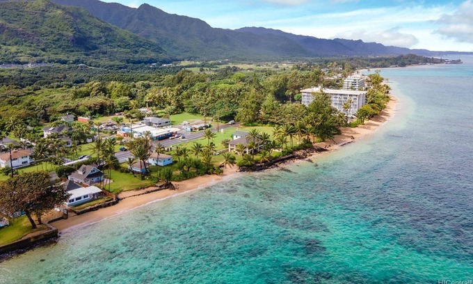 Punaluu House | Perfect Beachfront Home