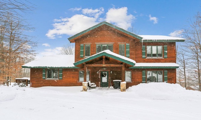 Timberline House | Perfect & beautiful location to gather family and friends for any occasion!