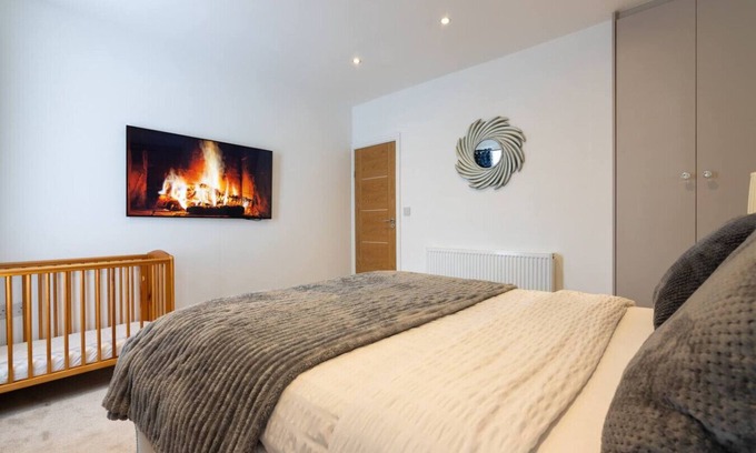 Offerton House | Perfect Booking | 2 Bed Home In Central Stockport