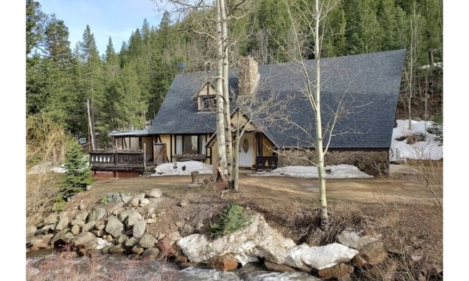 Black Hawk House | Perfect Cabin for your Adventures and Retreat