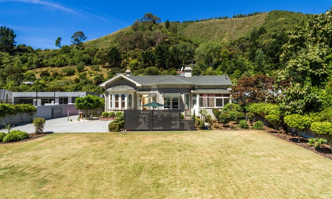 Nelson South Villa | Perfect Central Nelson Location at the City Fringe in The Brook
