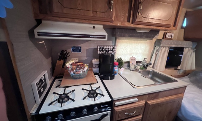 Corbin House | Perfect Couples Retreat: Cozy Camper near Hiking, Beach, Fishing, and More!"